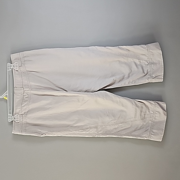 Melanie Lyne Cream Color Capris with  ruffle detailing, front pockets, size 10 - Picture 3 of 5